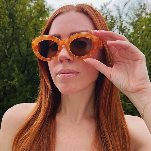 Cute oval thick frame cat eye sunglasses - Picture 1 of 6